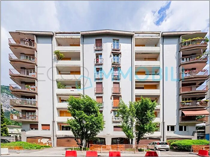 Appartamento trilocale in vendita in Lungolario Luigi Cadorna, Lecco