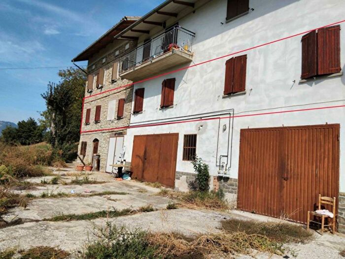 Appartamento con 5 locali in affitto in Via Falbio, Carpineti