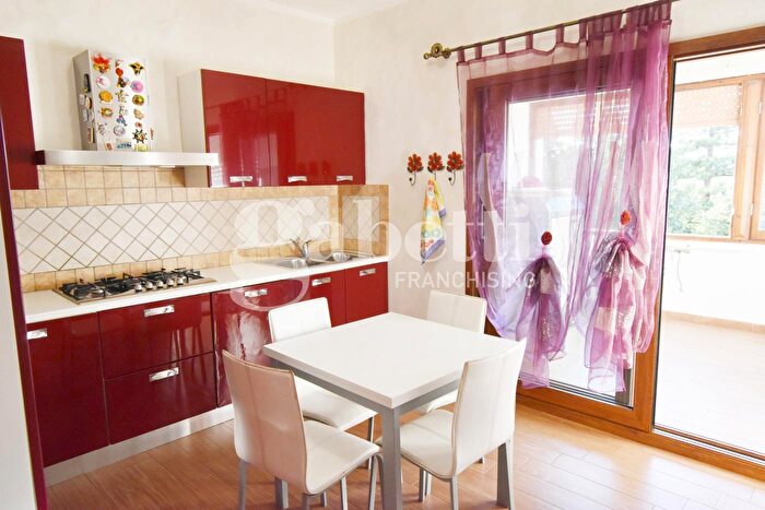 Appartamento quadrilocale in vendita in Via San Giovanni, Olbia