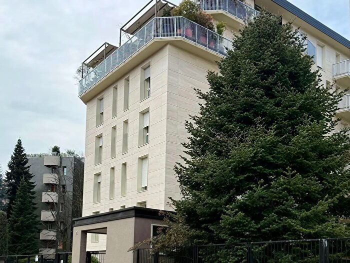 Appartamento quadrilocale in vendita in Via Respighi, Monza