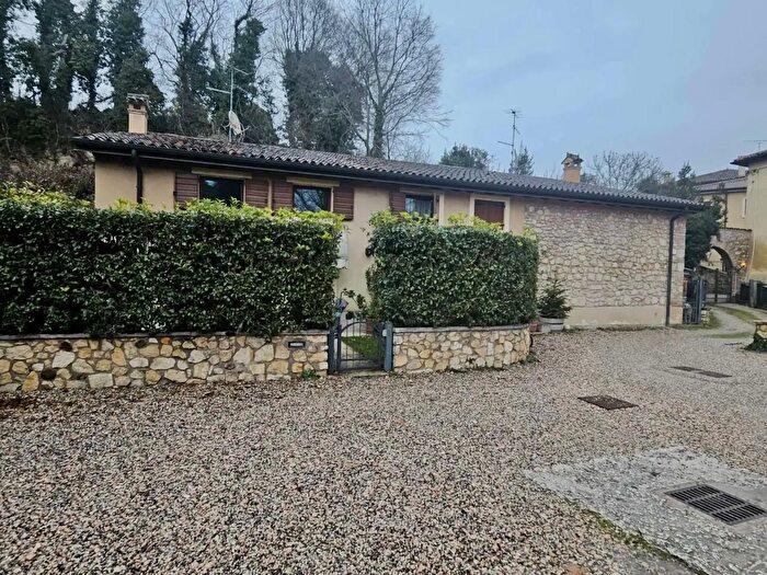 Appartamento con 5 locali in vendita in Via Ponte, San Martino Buon Albergo