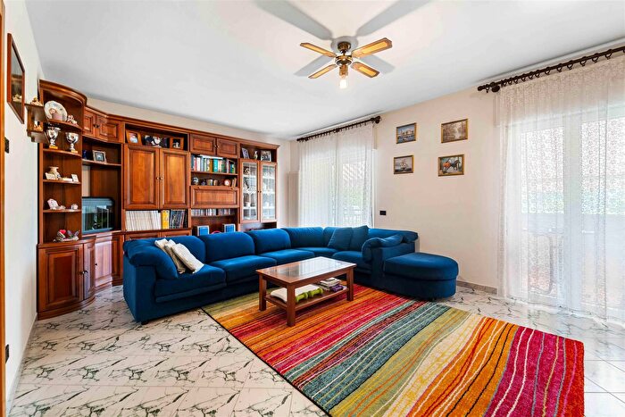 Casa con 5 locali in vendita in Via della Martina, Prata Camportaccio