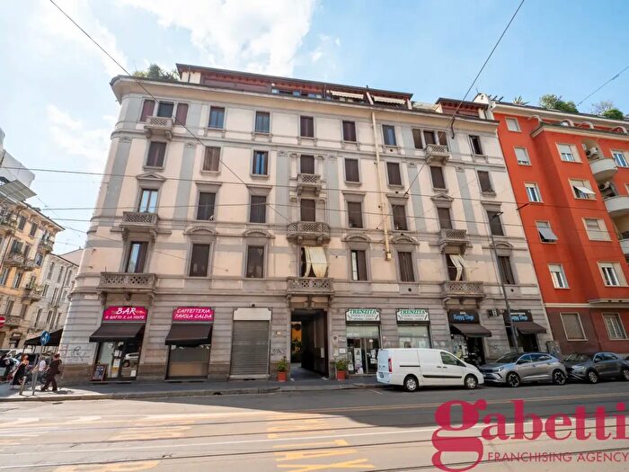 Appartamento trilocale in vendita in Via Ponte Seveso, Milano