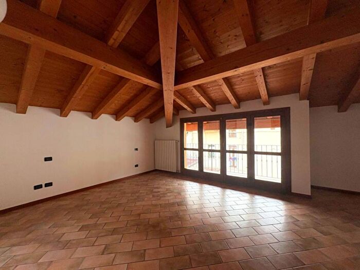 Appartamento trilocale in affitto in Via Brescia, Centro, Nave