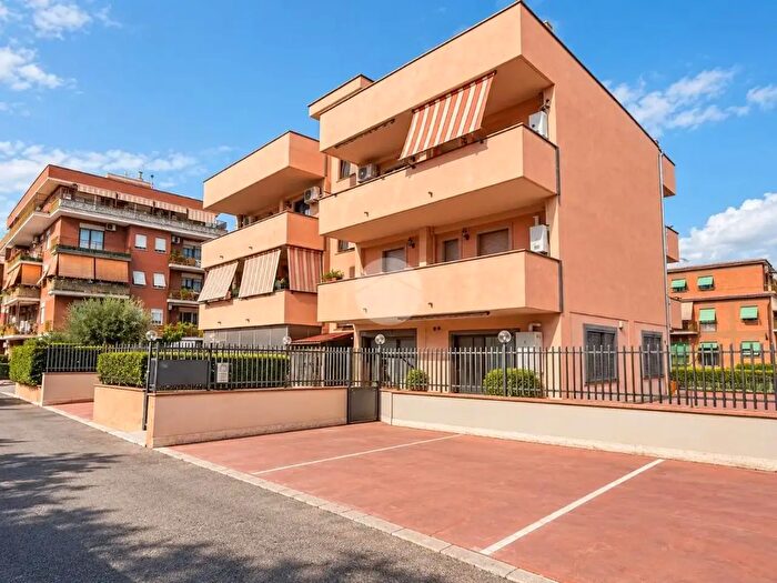 Appartamento bilocale in vendita in Via Caiazzo, Roma