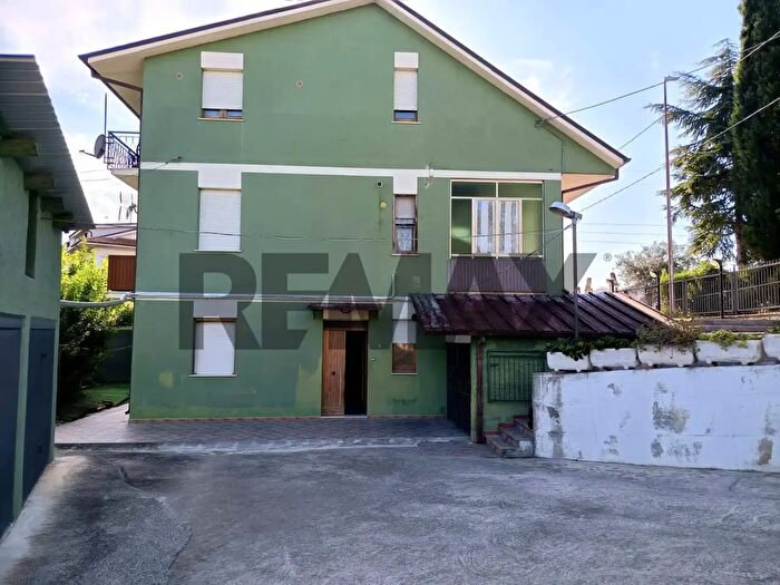 Appartamento trilocale in vendita in Via Strada Vecchia, Chieti
