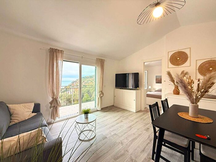 Appartamento trilocale in affitto in Via Gabriele DAnnunzio, Porto Maurizio, Imperia