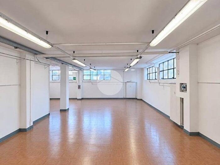 Appartamento trilocale in vendita in Via Giuseppe Giusti, Centro, Bollate