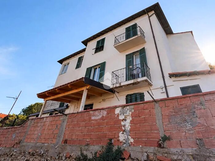 Appartamento con 5 locali in vendita in Via Monsignore Daffra, Ventimiglia