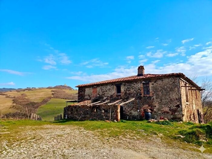 Casa con 13 locali in vendita in Podere Galighino, Radicofani