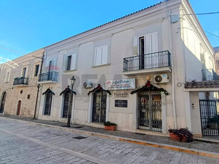 Casa con 9 locali in vendita in Corso Cardinale Parente, Casalnuovo Monterotaro