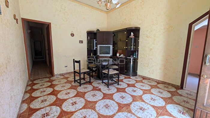 Casa con 6 locali in vendita in Via Greco, Floridia