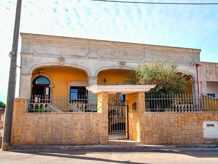 Casa con 13 locali in vendita in Via Croce, Sava