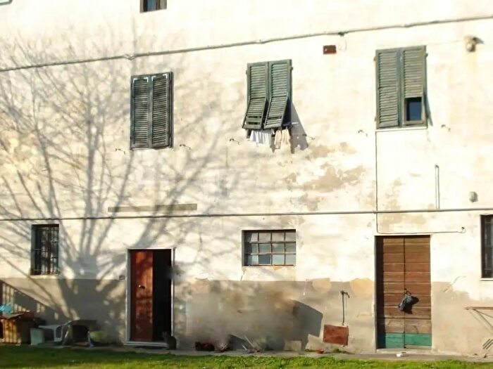Casa con 11 locali in vendita in San Giuliano Terme