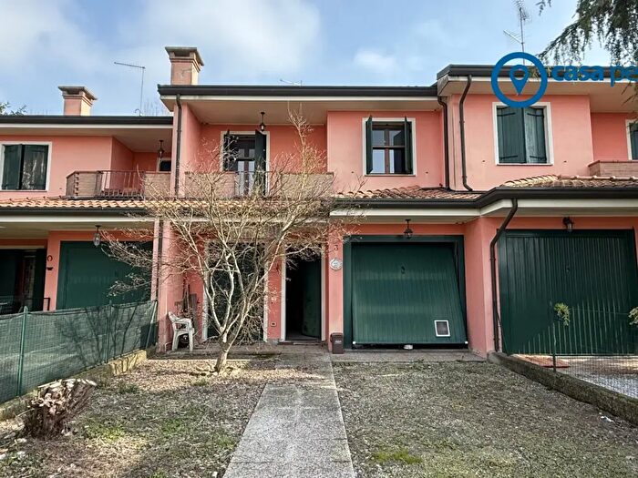 Casa quadrilocale in vendita in Via Don G Lezziero, Villanova Marchesana