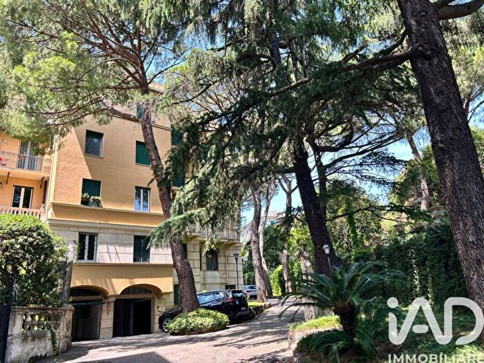 Casa con 6 locali in affitto in Via all' opera pia, Albaro, Genova