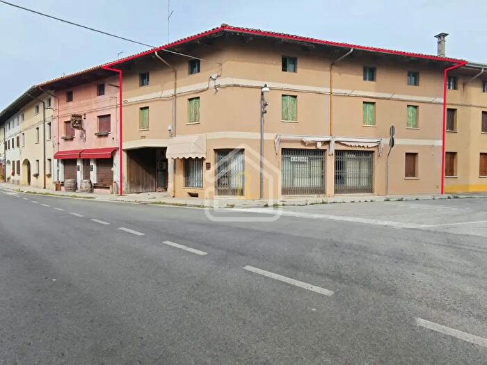 Casa con 6 locali in vendita in Piazza Fontane, Codroipo