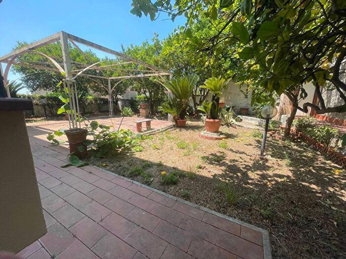 Casa con 12 locali in vendita in Vicolo Ruggero Bonghi, Caserta