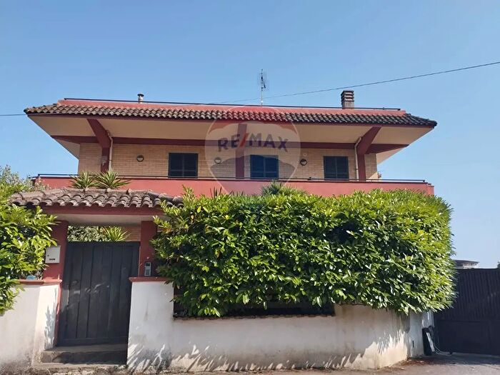 Casa con 12 locali in vendita in Spigno Saturnia