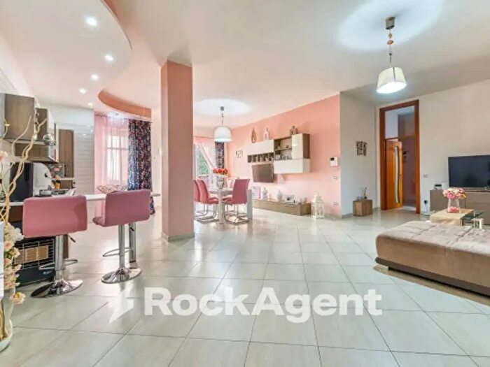 Appartamento quadrilocale in vendita in Via Pino Amato, Casoria