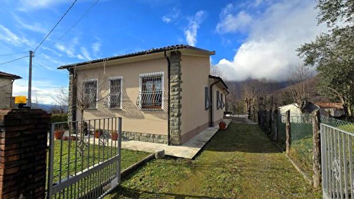 Casa con 6 locali in vendita in Bagni Di Lucca
