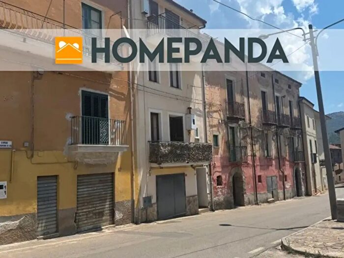 Casa quadrilocale in vendita in Via Domenicantonio De Luca, Camerota