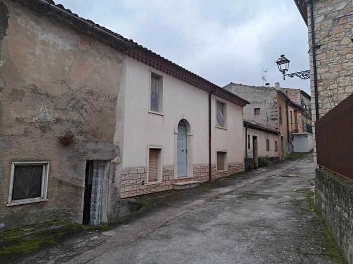 Casa con 6 locali in vendita in Via Nicola Pistillo, San Giuliano Del Sannio