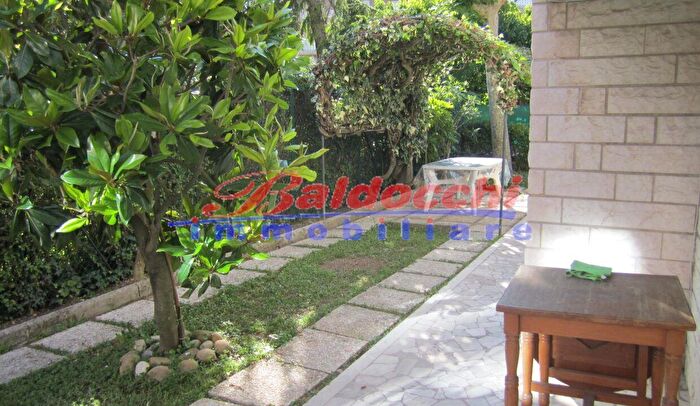 Casa con 5 locali in vendita in Fano