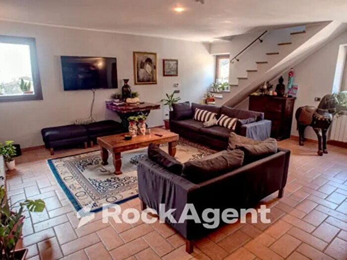 Appartamento con 5 locali in vendita in Via delle Scuole, Viterbo