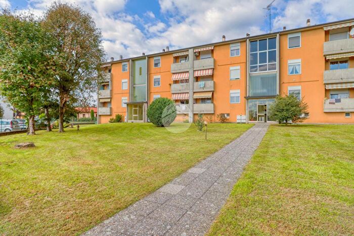 Appartamento trilocale in vendita in Via della Croce, Vergiate