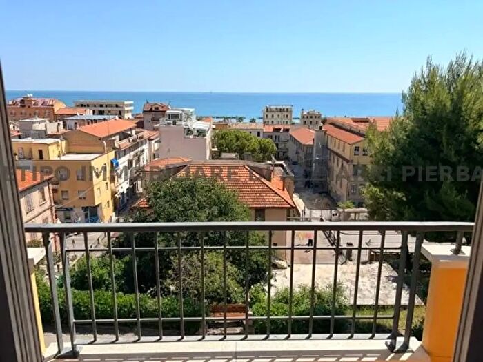 Appartamento con 5 locali in vendita in Via Roma, Cupra Marittima