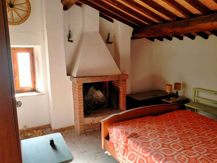 Appartamento con 6 locali in vendita in Gaiole In Chianti