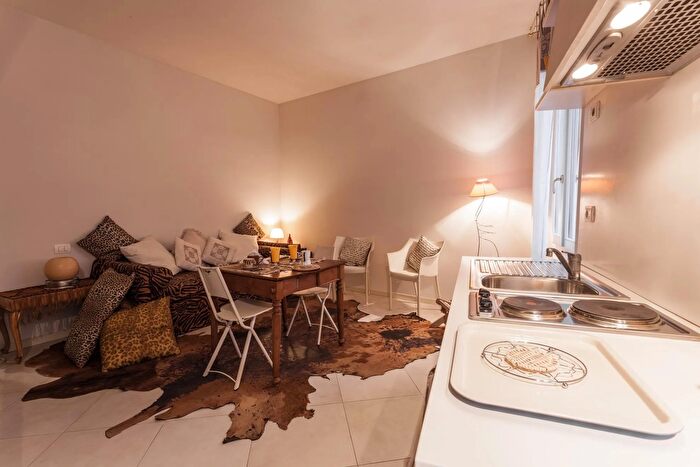 Appartamento monolocale in affitto in Via Castiglione, Bologna