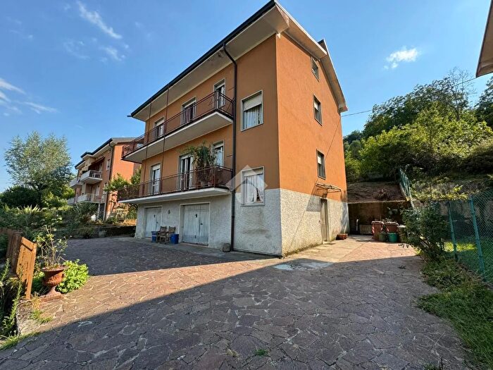 Casa con 8 locali in vendita in Via Valverde, Bergamo