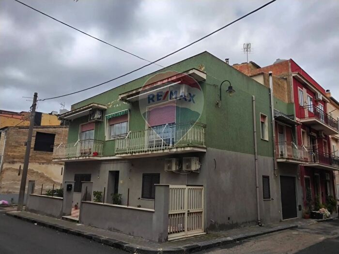 Casa quadrilocale in vendita in Via Ortensia, Grammichele