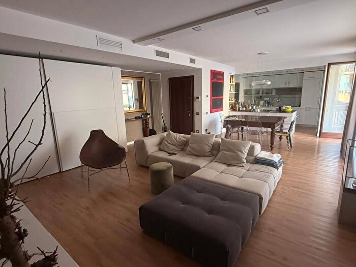 Appartamento trilocale in affitto in Piazzale Giuseppe Mazzini, Piazza Mazzini Ospedale Militare, Padova