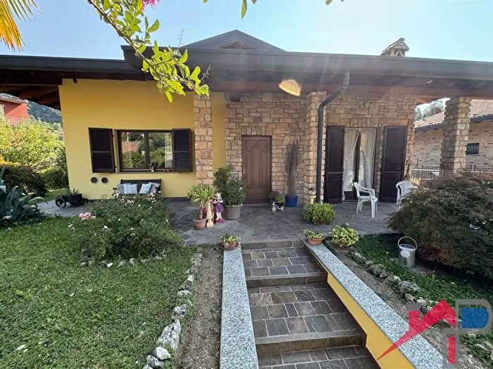Casa con 7 locali in vendita in Cisano Bergamasco