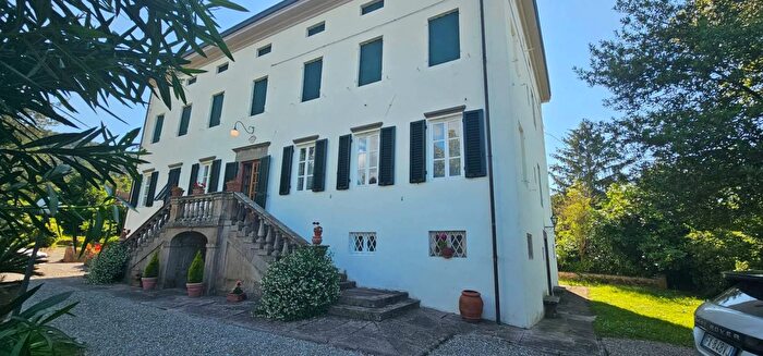Casa con 9 locali in vendita in Via dei Sodini Capannori, Capannori
