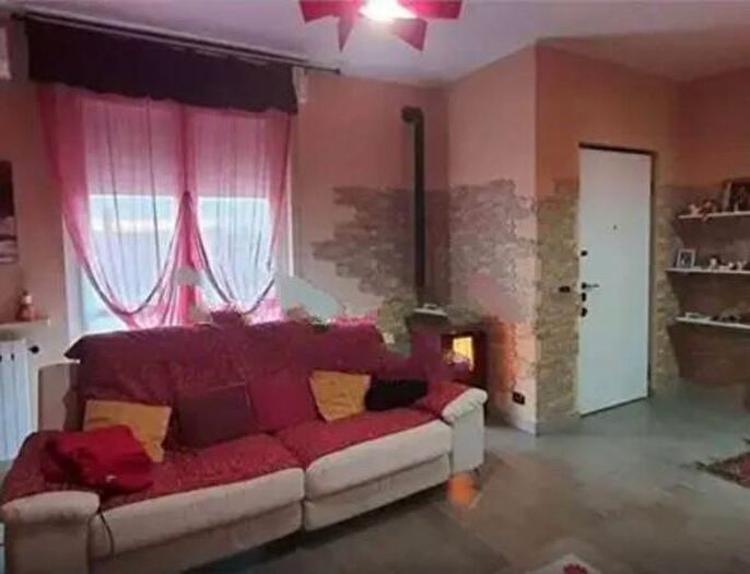 Casa quadrilocale in vendita in Via Lenin, Mede