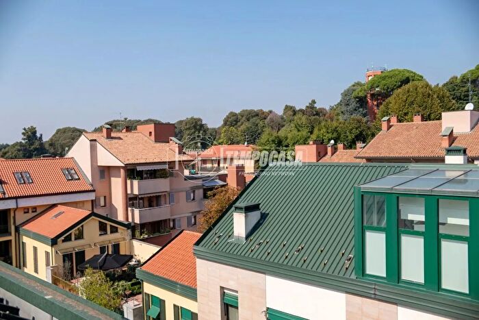 Appartamento con 5 locali in vendita in Via Umberto I, Arcore
