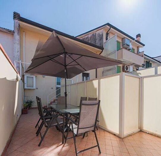 Appartamento quadrilocale in affitto in Via Leonardo Da Vinci, Centro, Viareggio