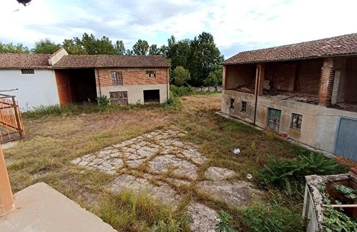 Casa con 10 locali in vendita in Mezzanino