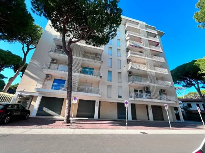 Appartamento trilocale in vendita in Viale Giosuè Carducci, Comacchio