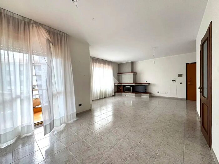 Appartamento quadrilocale in vendita in Via Perantoni Satta, Sassari