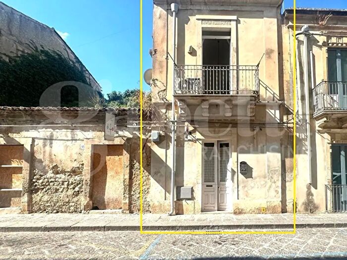 Casa quadrilocale in vendita in Via Ducezio, Noto