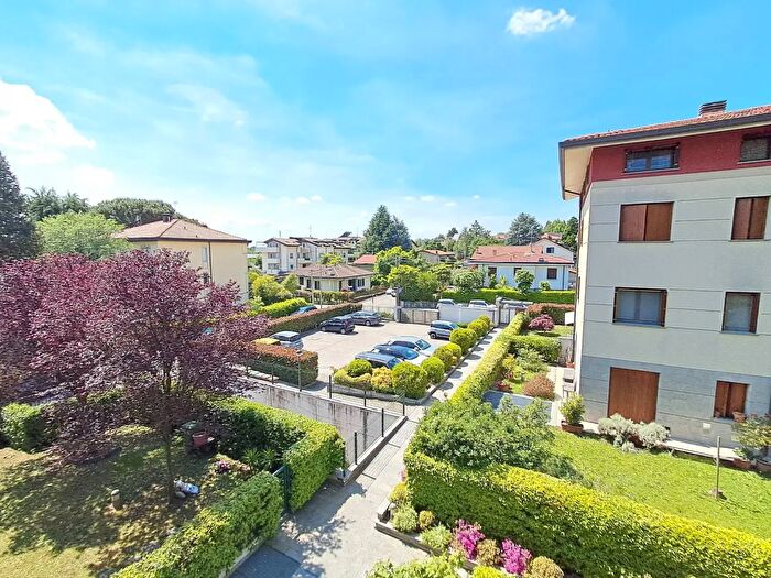 Appartamento trilocale in vendita in Via Giovanni Pascoli, Lesmo