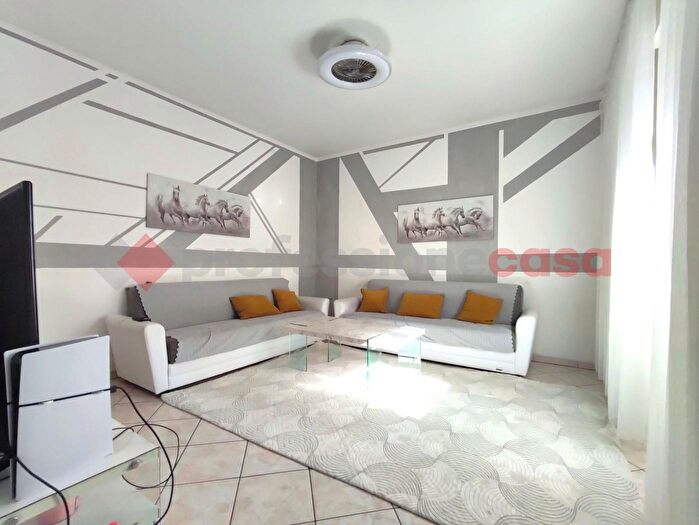 Casa con 6 locali in vendita in Via Lenin, Carpi