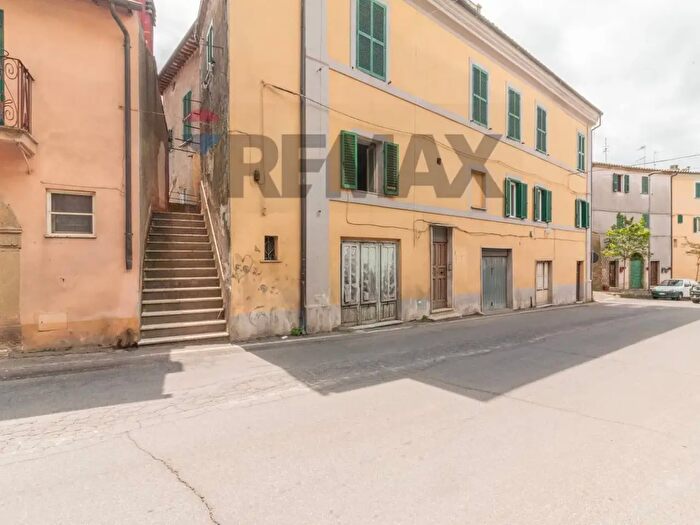 Appartamento trilocale in vendita in Piazza Cavalieri Vittorio Veneto, Ischia Di Castro
