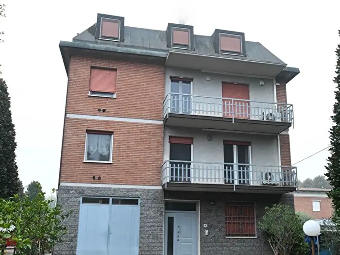 Appartamento con 5 locali in vendita in Modena