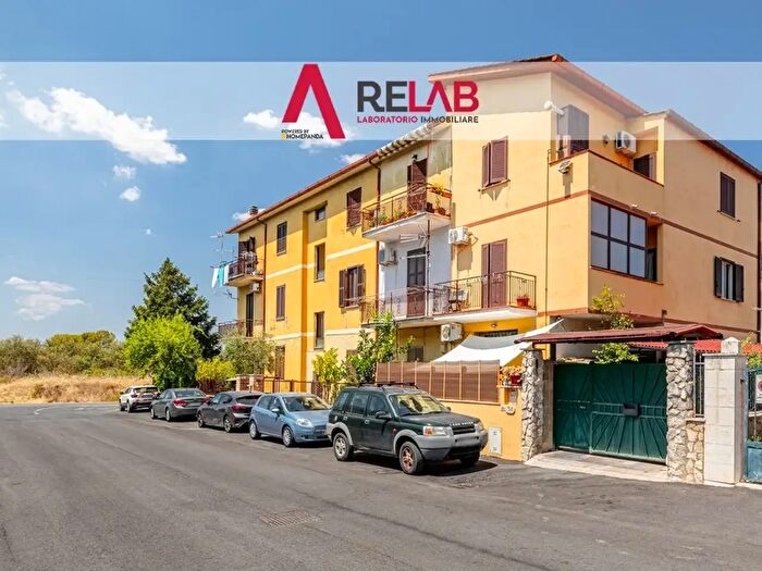 Casa con 10 locali in vendita in Via Lago della Regina, Tivoli